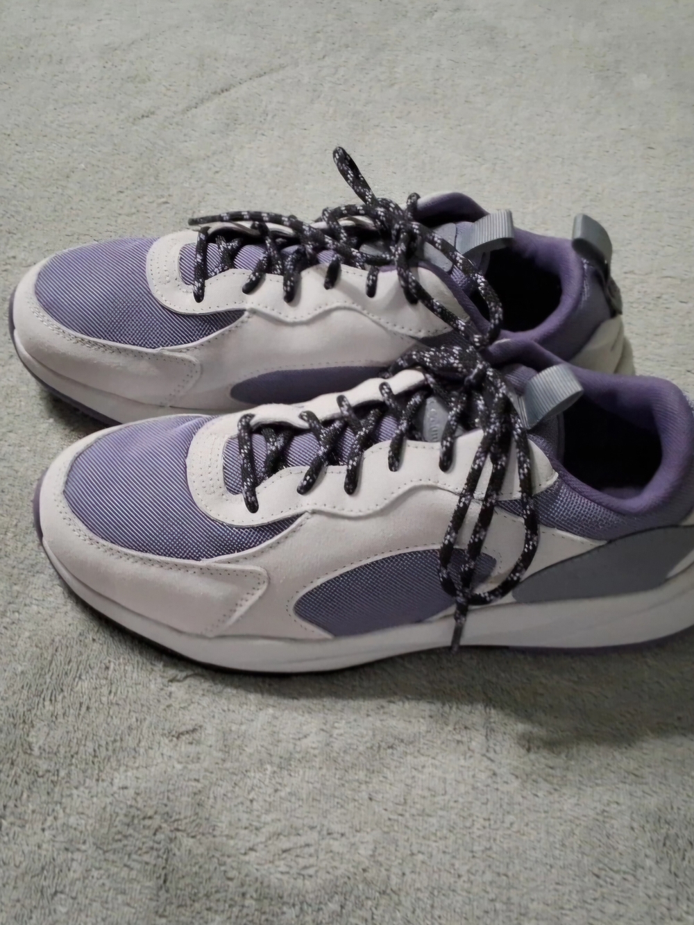 New! Women’s Waterproof Athletic Shoe Sz 9.5